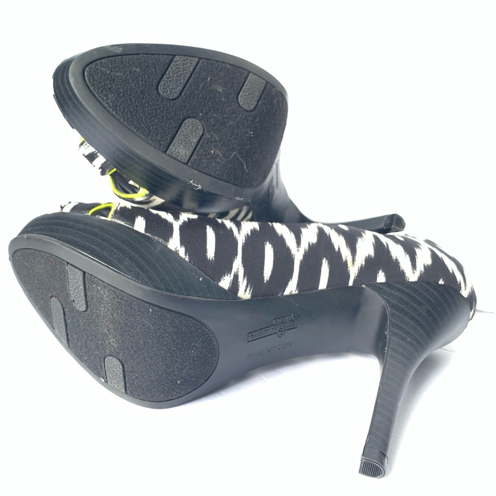 ❤️FERGALICIOUS❤️Fergie Geometric print heels - Picture 4 of 5